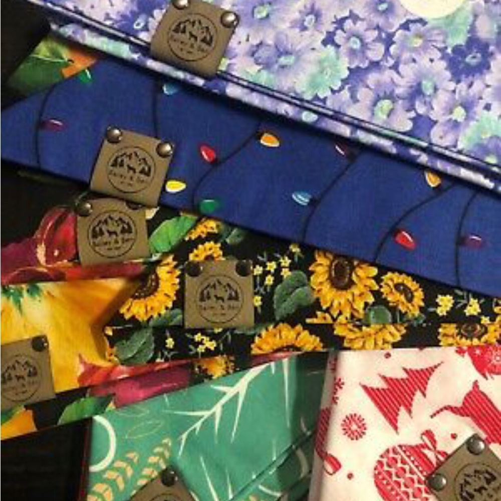 Wholesale listing 60 dog bandanas- mixed sizes.